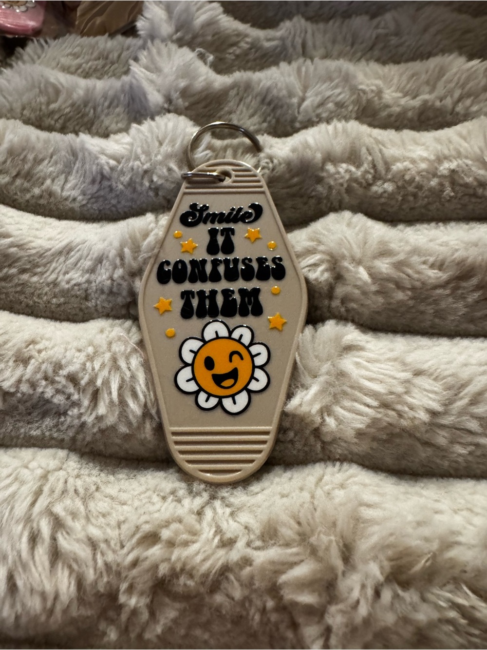Smile It Confuses Them Beige Daisy Hotel Keychain
